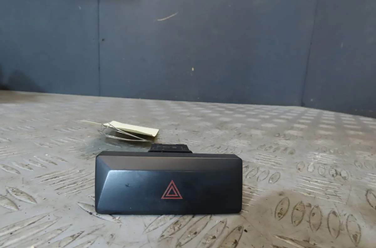 Bouton de warning NISSAN NP300 occasion