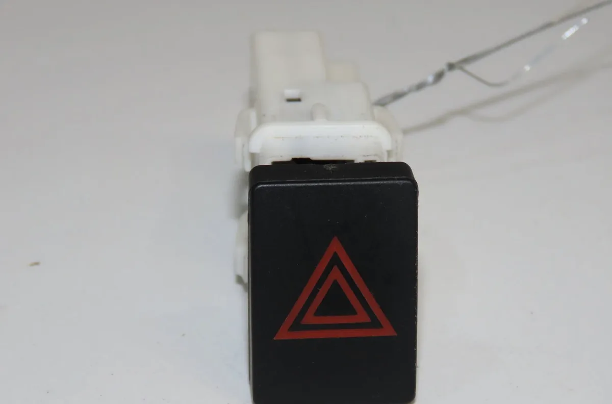 Bouton de warning Nissan QASHQAI - QASHQAI 2 I (J10, NJ10, JJ10E) 1.6 dci (2011-2013) 5 portes occasion