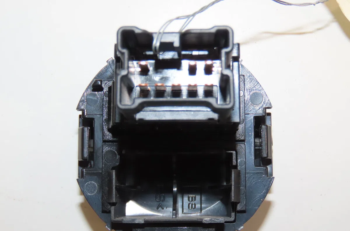 Bouton de warning Nissan X-TRAIL I (T30) 2.2 dci 4x4 (2001-2008) 5 portes occasion — photo 2