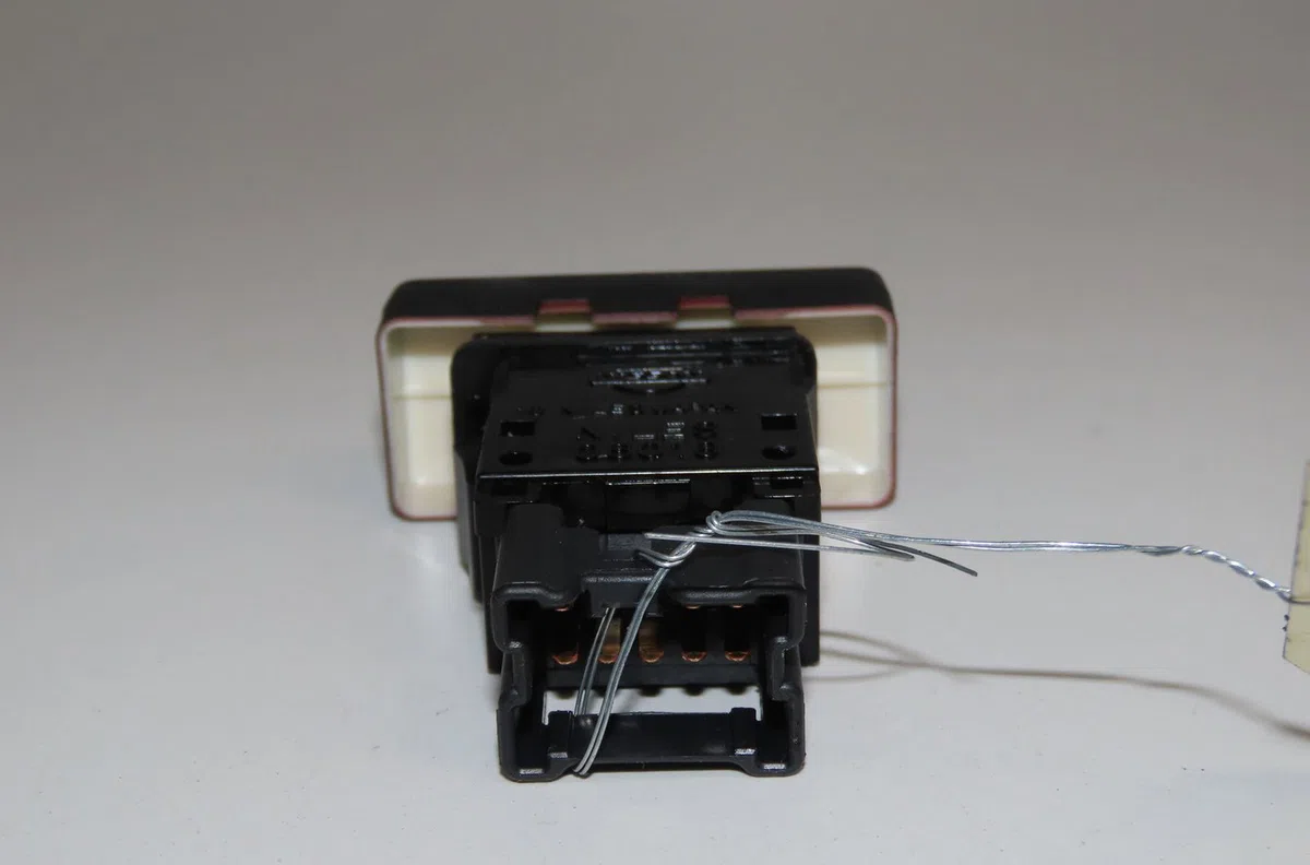 Bouton de warning Nissan X-TRAIL II (T31) 2.0 dci 4x4 (2007-2013) occasion — photo 2