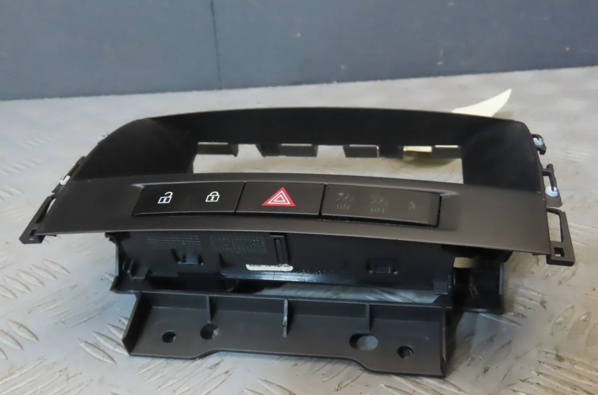 Bouton de warning OPEL ASTRA 2013 occasion — photo 2
