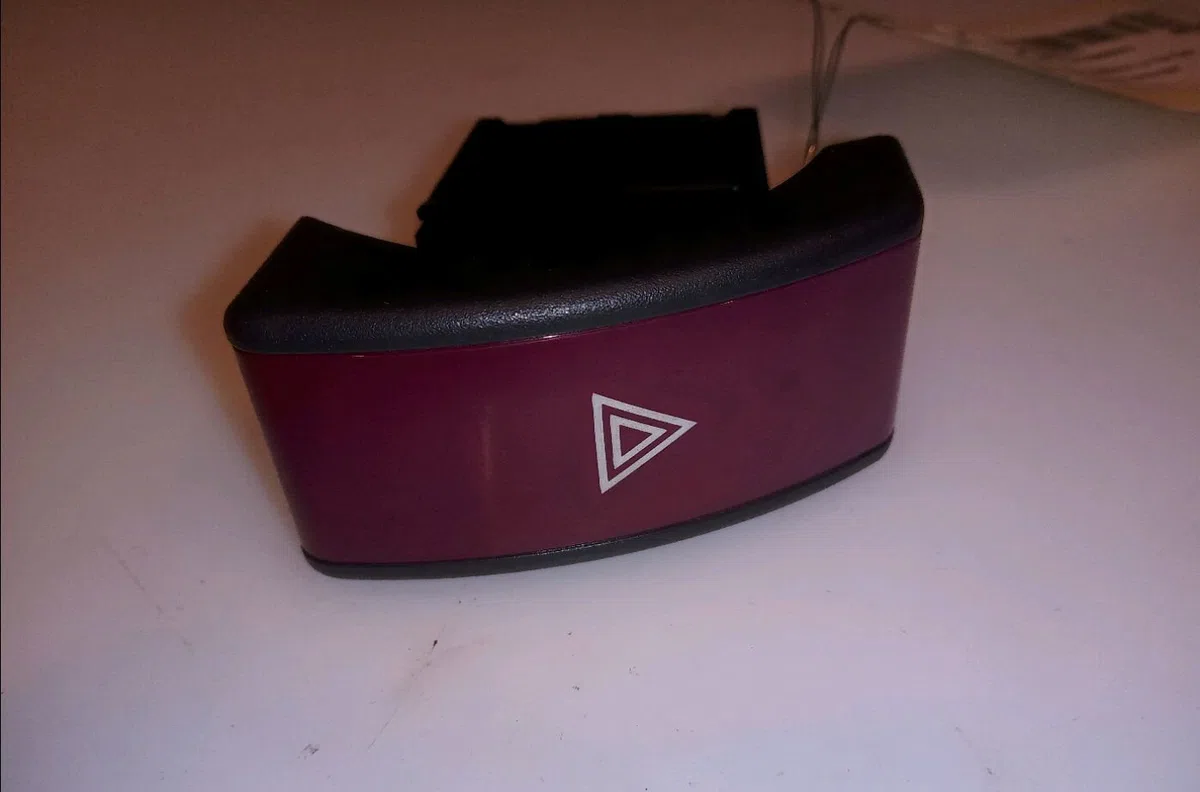 Bouton de warning Opel CORSA C (X01) 1.2 (f08, f68) (2000-2009) occasion
