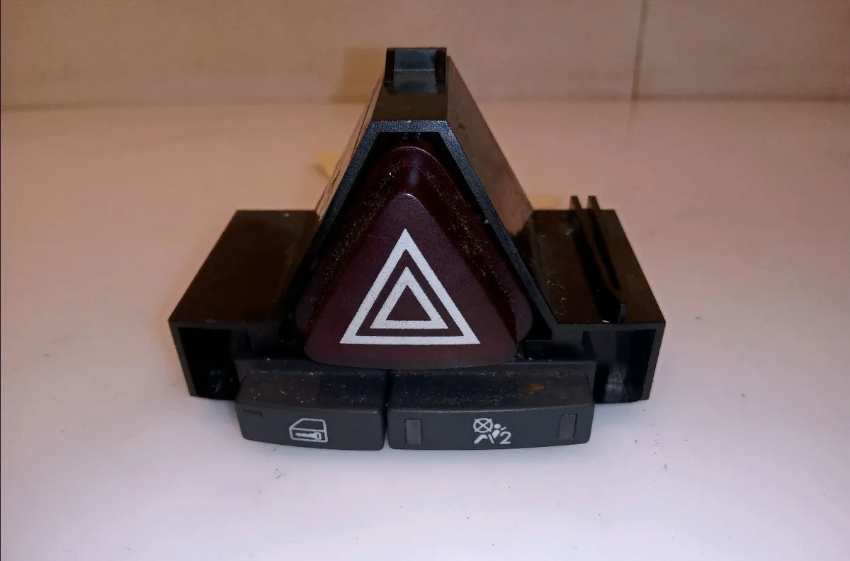 Bouton de warning Opel CORSA D (S07) 1.2 (l08, l68) (2006-2014) 5 portes occasion
