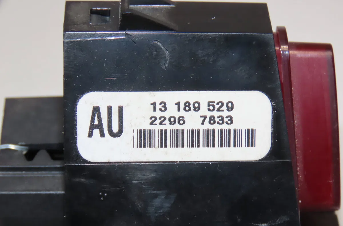 Bouton de warning Opel CORSA D (S07) 1.2 (l08, l68) (2006-2014) 5 portes occasion — photo 2