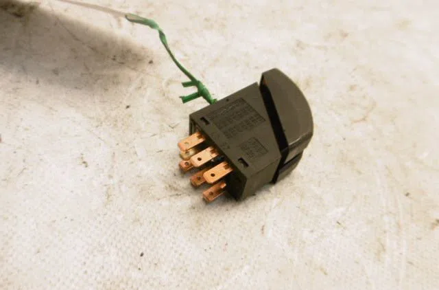Bouton de warning OPEL CORSA II 1993 occasion