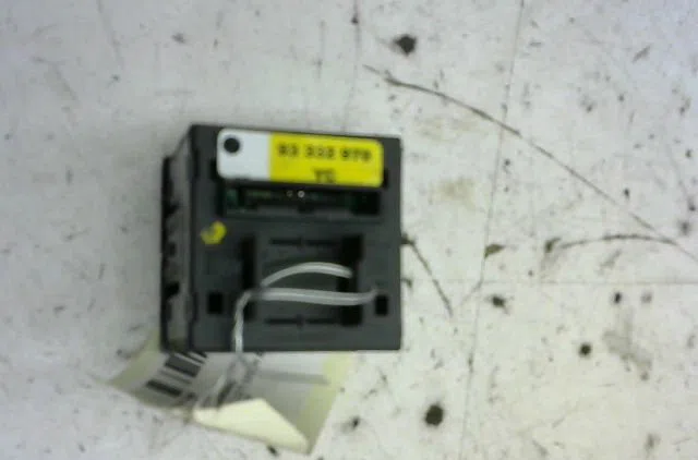 Bouton de warning Opel MERIVA A Monospace (X03) 1.7 cdti (e75) (2003-2010) occasion — photo 2