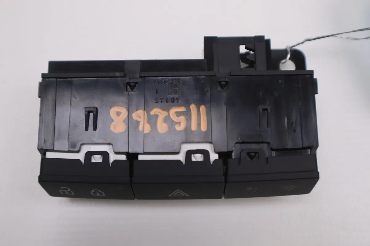 Bouton de warning Opel MERIVA B Monospace (S10) 1.4 (75) (2010-2017) occasion — photo 2