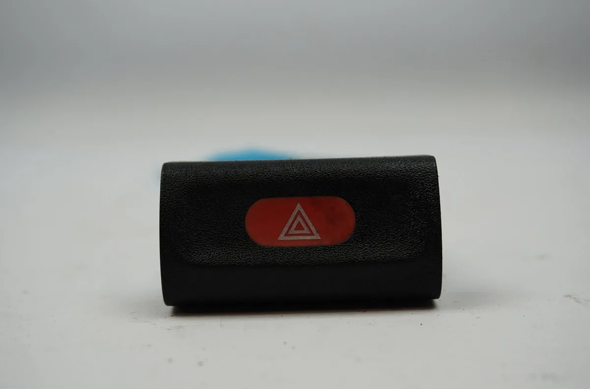Bouton de warning Opel VECTRA B Break (J96) 2.0 dti 16v (f35) (1997-2003) occasion
