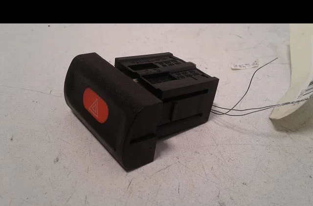 Bouton de warning Opel VECTRA B (J96) 2.0 dti 16v (f19) (1997-2002) occasion — photo 2