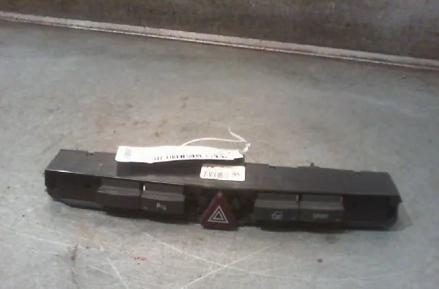 Bouton de warning OPEL ZAFIRA 2005 occasion