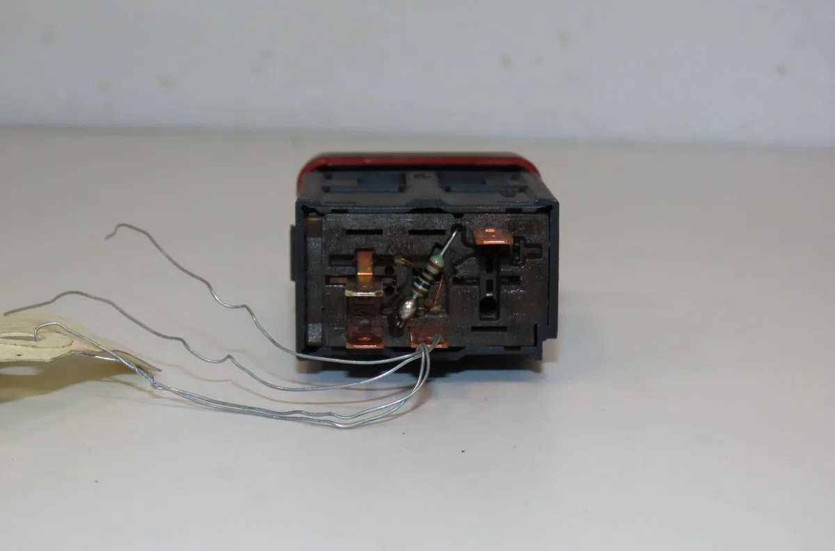 Bouton de warning Opel ZAFIRA A Monospace (T98) 2.0 dti 16v (f75) (2000-2005) 5 portes occasion — photo 2
