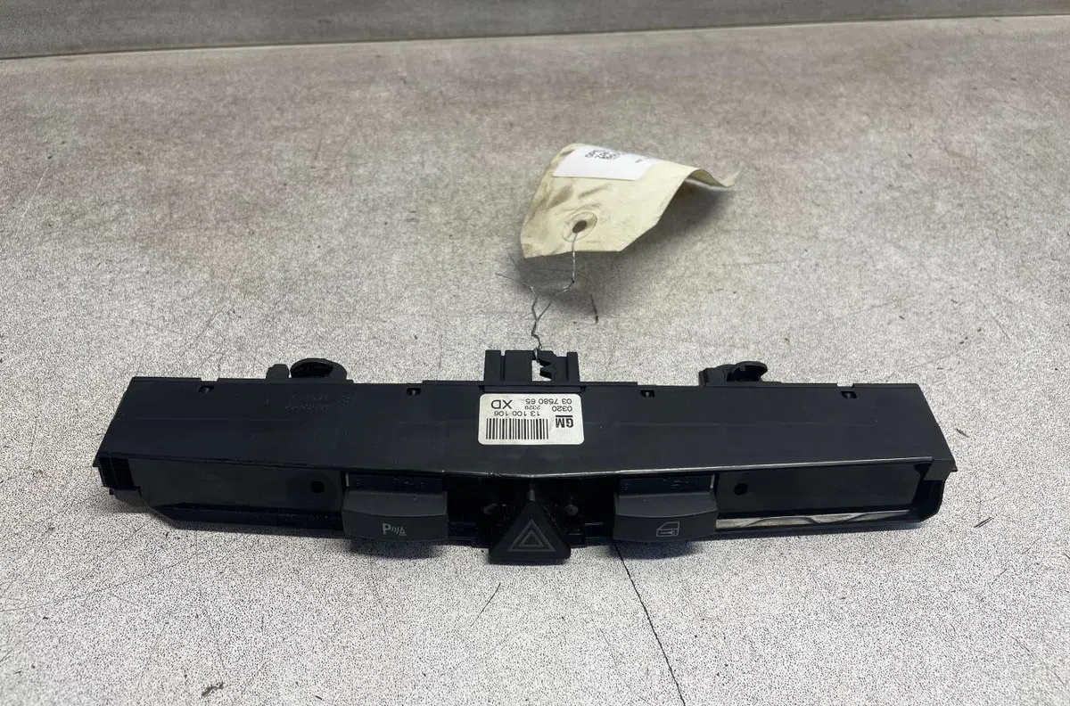 Bouton de warning Opel ZAFIRA - ZAFIRA FAMILY B (A05) 1.7 cdti (m75) (2008-2015) 5 portes occasion — photo 4