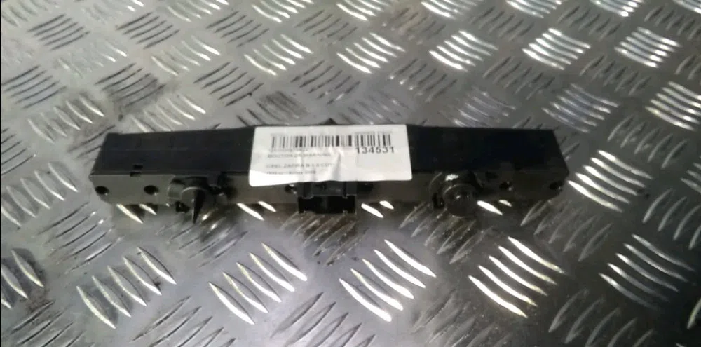 Bouton de warning Opel ZAFIRA - ZAFIRA FAMILY B (A05) 1.9 cdti (m75) (2005-2015) occasion — photo 2