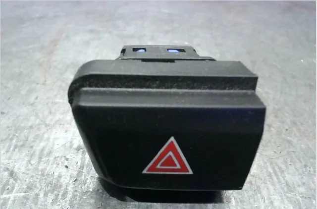 Bouton de warning Peugeot 2008 I (CU_) 1.6 vti (2013) occasion