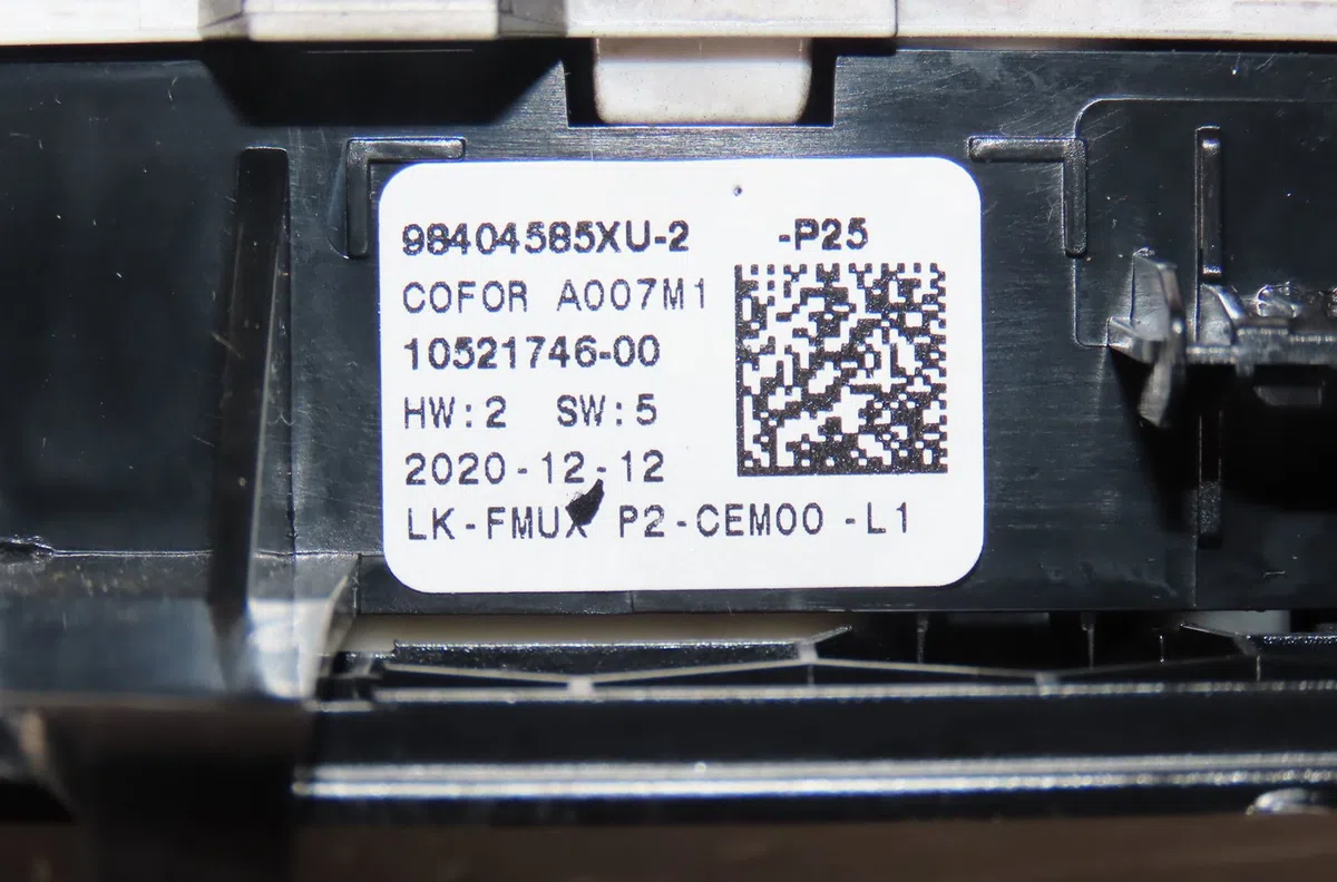 Bouton de warning Peugeot 2008 II (UD_, US_, UY_, UK_) 1.5 bluehdi 110 (udyhsk) (2021) occasion — photo 2