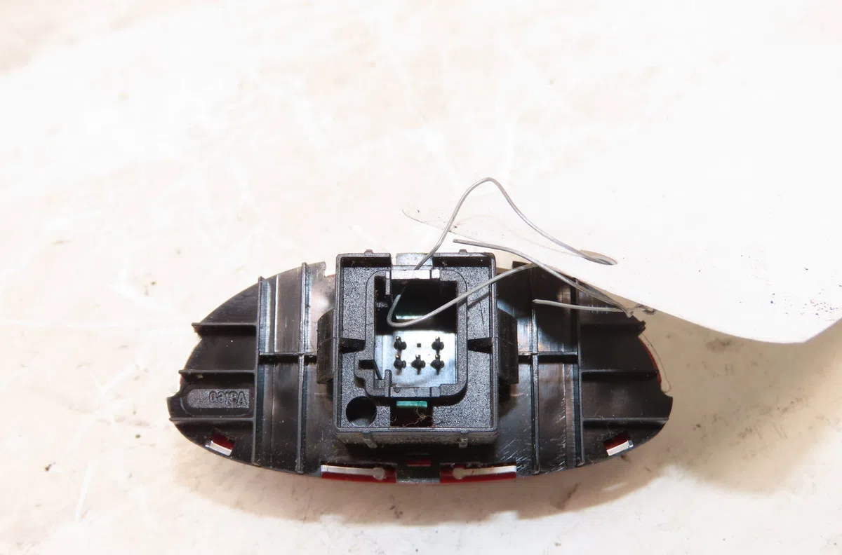 Bouton de warning Peugeot 206 (2L_, 2M_) 1.4 i (2lkfwa, 2mkfwa) (2009-2013) 3 portes occasion — photo 2