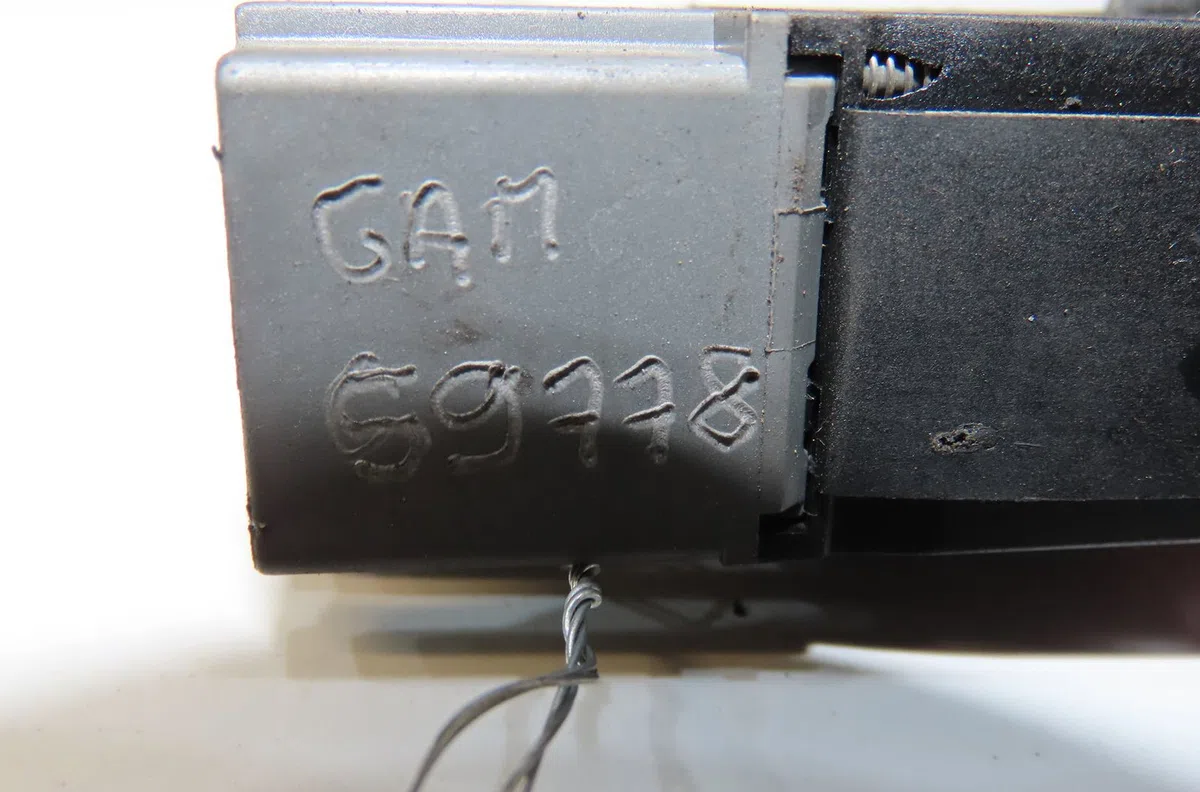 Bouton de warning Peugeot 206 3-5 portes (2A-C) 1.1 i (1998-2007) occasion — photo 3