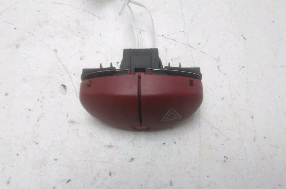 Bouton de warning Peugeot 206 3-5 portes (2A-C) 1.4 16v (2003-2008) occasion — photo 2