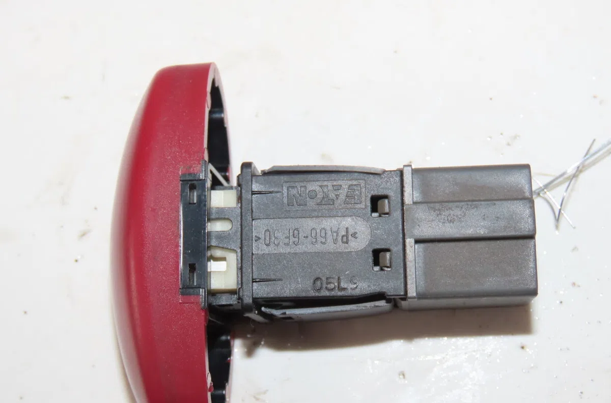 Bouton de warning Peugeot 206 3-5 portes (2A-C) 1.4 i (1998-2012) 3 portes occasion