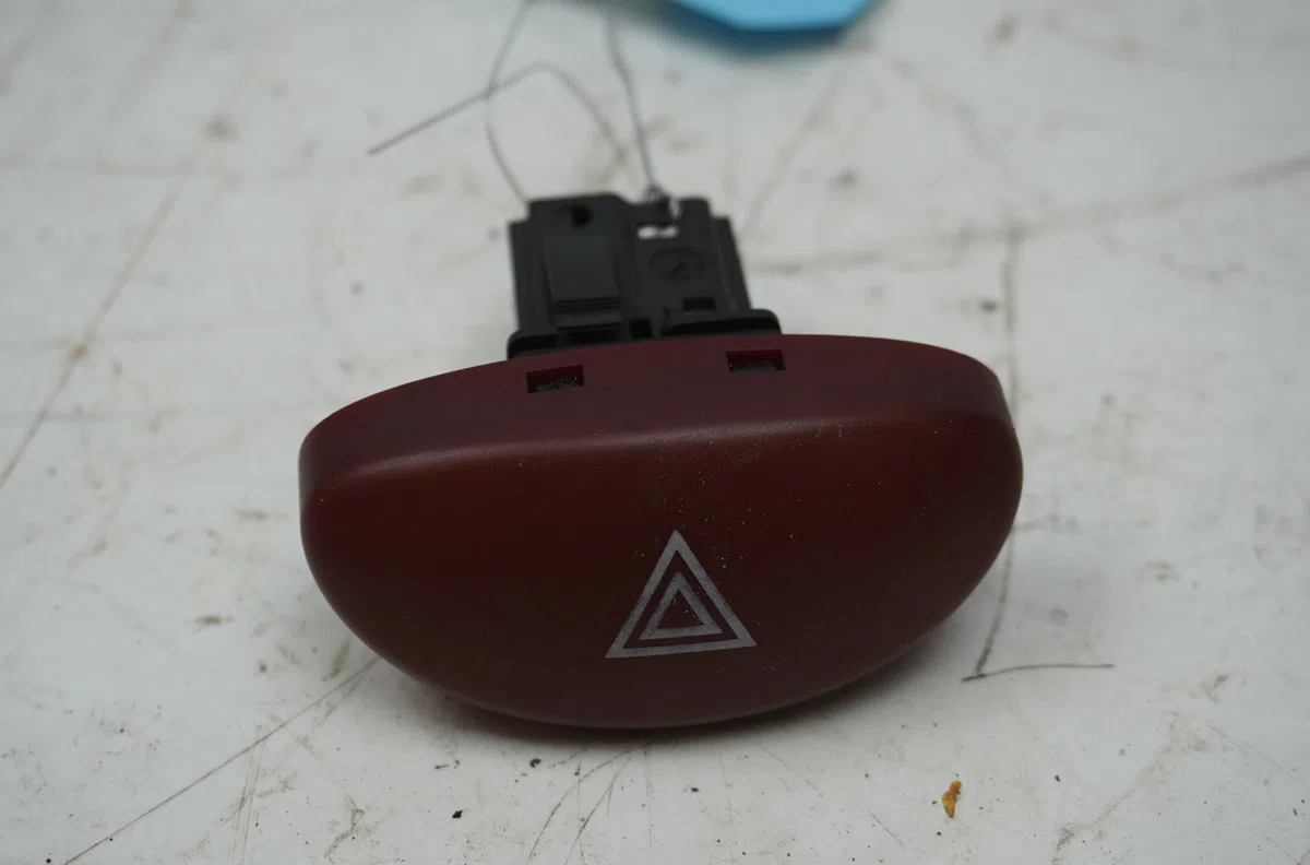 Bouton de warning Peugeot 206 3-5 portes (2A-C) 2.0 hdi 90 (1999-2009) 5 portes occasion