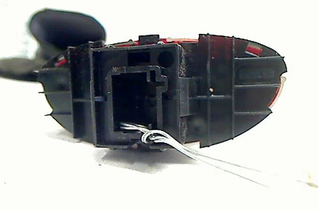 Bouton de warning PEUGEOT 206 occasion — photo 2