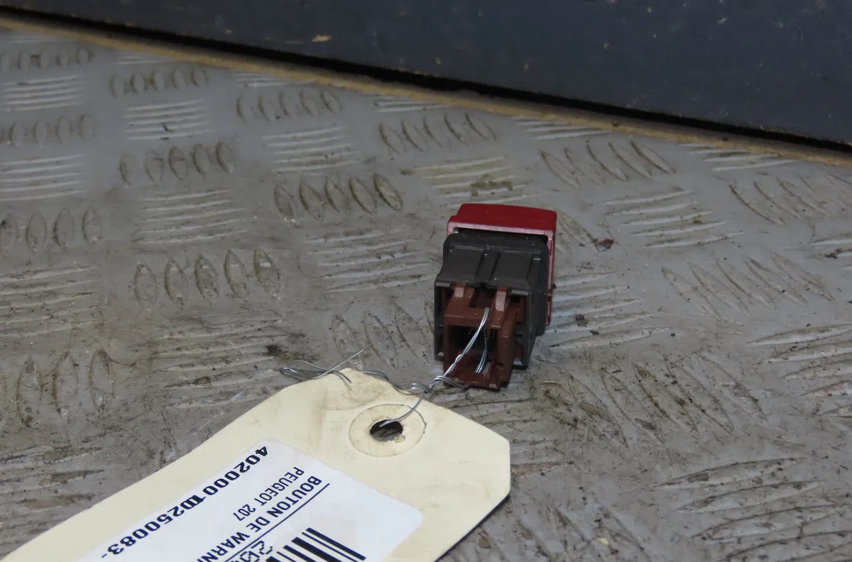 Bouton de warning Peugeot 207-207 (WA_, WC_) 1.6 16v vti (2007-2012) 5 portes occasion — photo 2