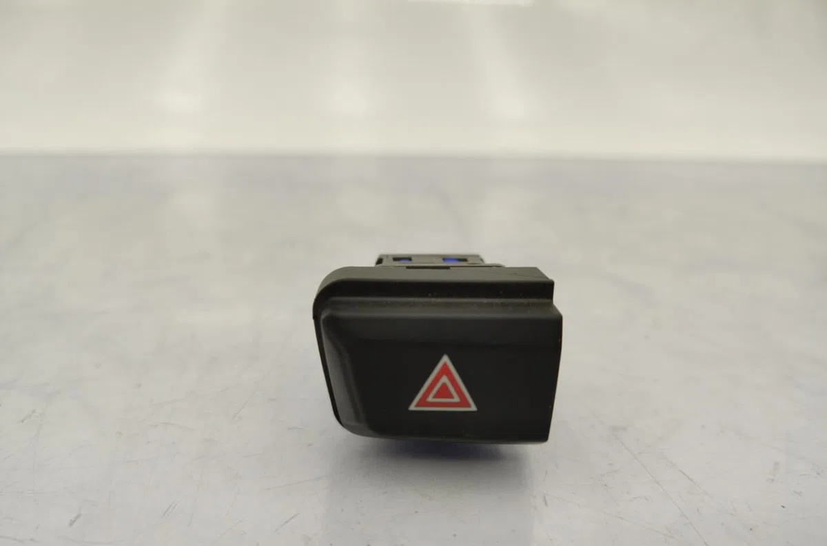 Bouton de warning PEUGEOT 208 1 PHASE 2 occasion — photo 2