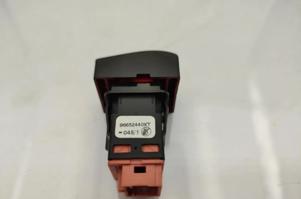 Bouton de warning PEUGEOT 3008 1 PHASE 1 occasion — photo 3
