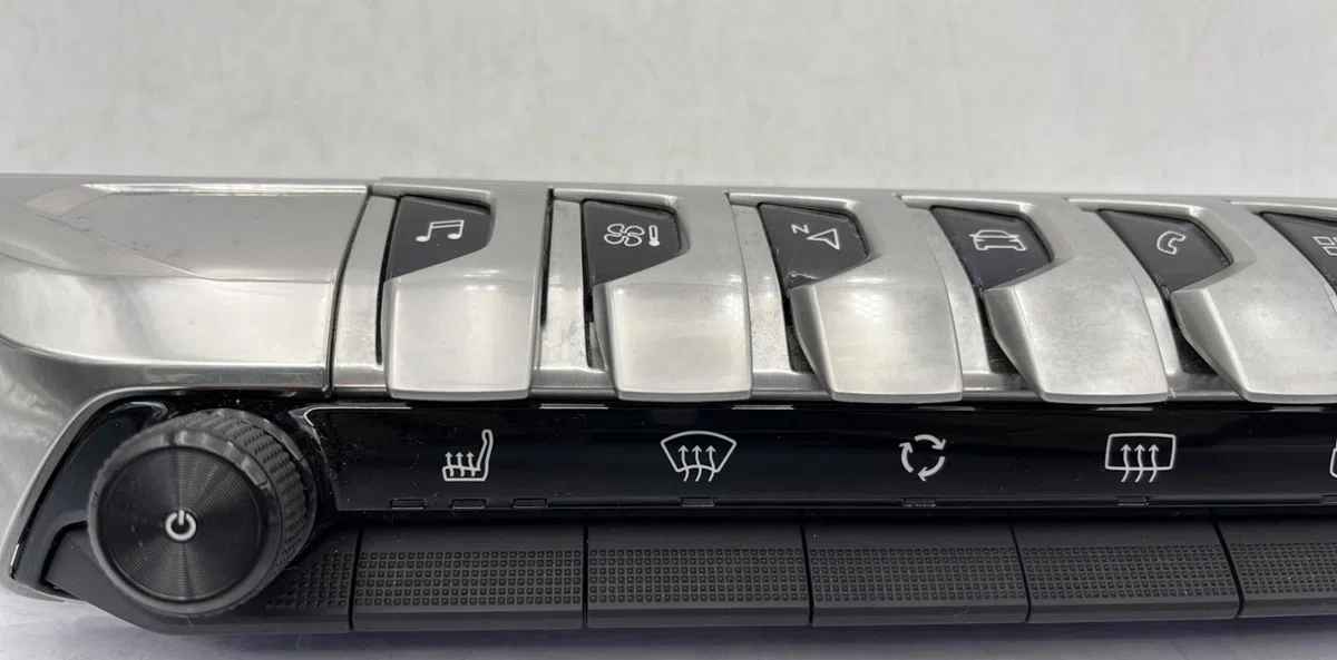 Bouton de warning PEUGEOT 3008 2 PHASE 2 occasion — photo 4