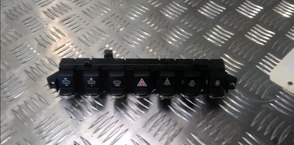 Bouton de warning Peugeot 3008 Monospace (0U_) 2.0 hdi 150 - bluehdi 150 (2009-2016) 5 portes occasion