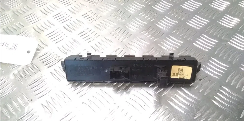 Bouton de warning Peugeot 3008 Monospace (0U_) 2.0 hdi 150 - bluehdi 150 (2009-2016) 5 portes occasion — photo 2