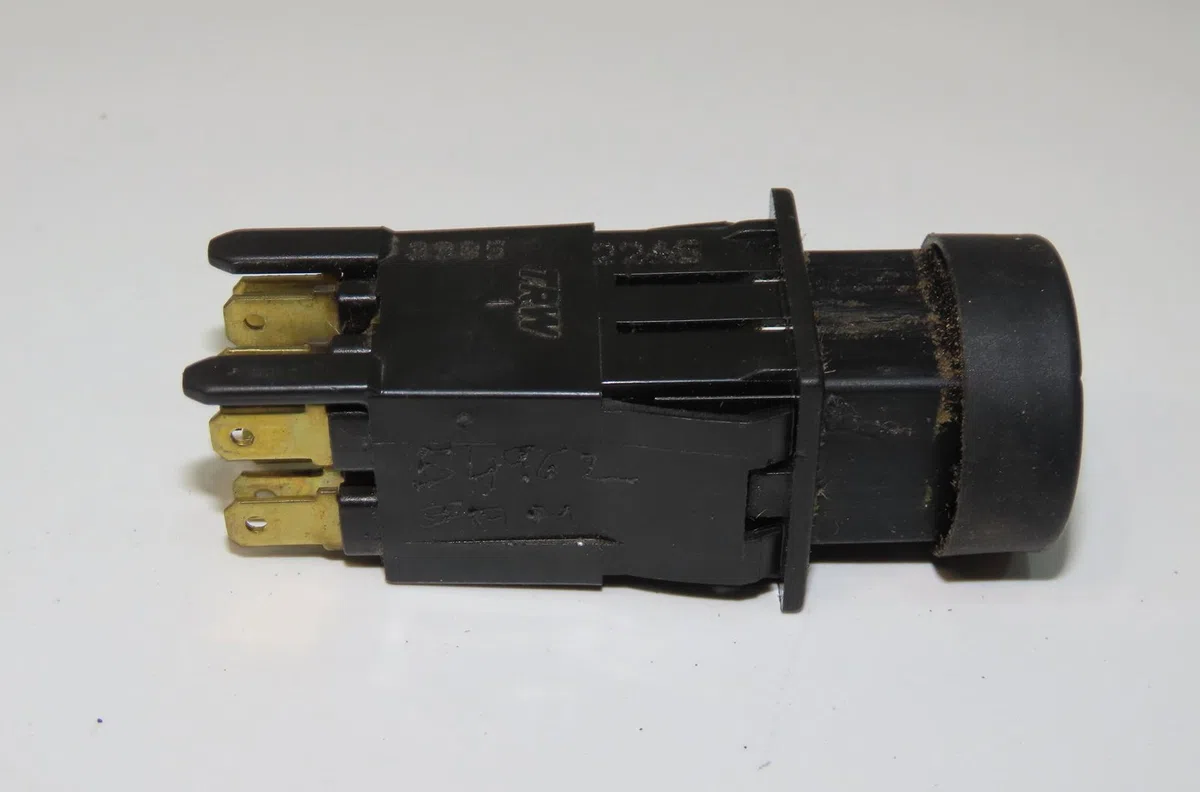 Bouton de warning Peugeot 306 3-5 portes (7A, 7C, N3, N5) 1.9 d (1994-2001) occasion — photo 2