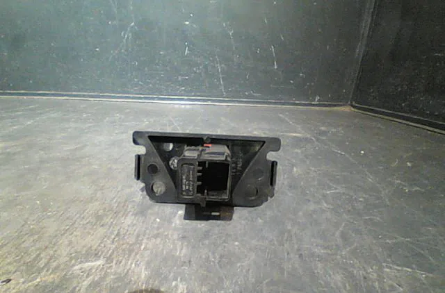 Bouton de warning Peugeot 307 Break (3E) 1.6 16v (2002-2008) occasion — photo 2