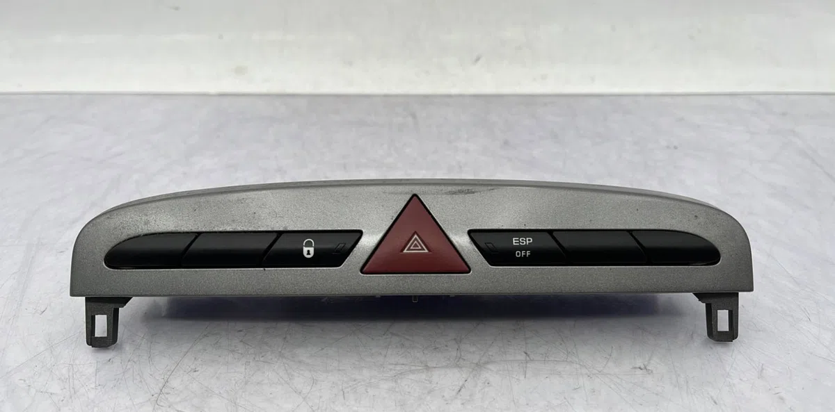 Bouton de warning PEUGEOT 308 1 PHASE 2 occasion — photo 2