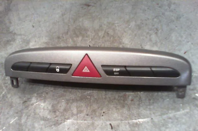 Bouton de warning PEUGEOT 308 2012 occasion — photo 2