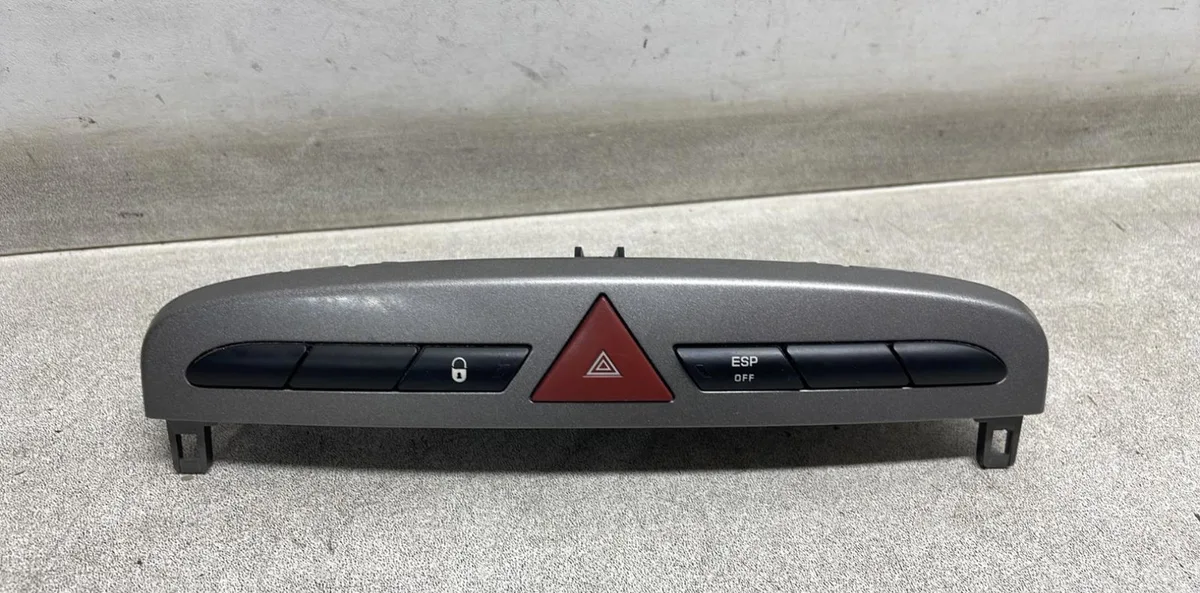 Bouton de warning Peugeot 308 I (4A_, 4C_) 1.6 hdi (2007-2014) 5 portes occasion