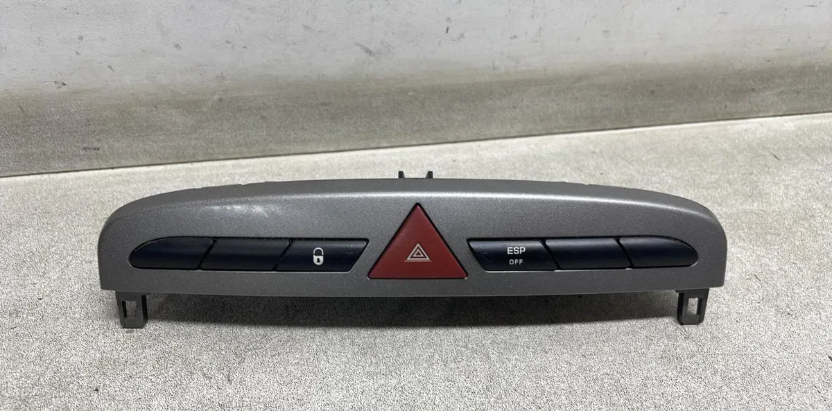 Bouton de warning Peugeot 308 I (4A_, 4C_) 1.6 hdi (2007-2014) 5 portes occasion