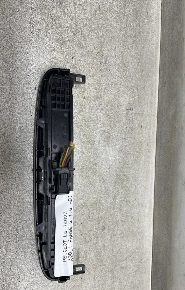 Bouton de warning Peugeot 308 I (4A_, 4C_) 1.6 hdi (2007-2014) 5 portes occasion