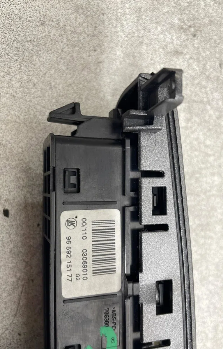 Bouton de warning Peugeot 308 I (4A_, 4C_) 1.6 hdi (2007-2014) 5 portes occasion
