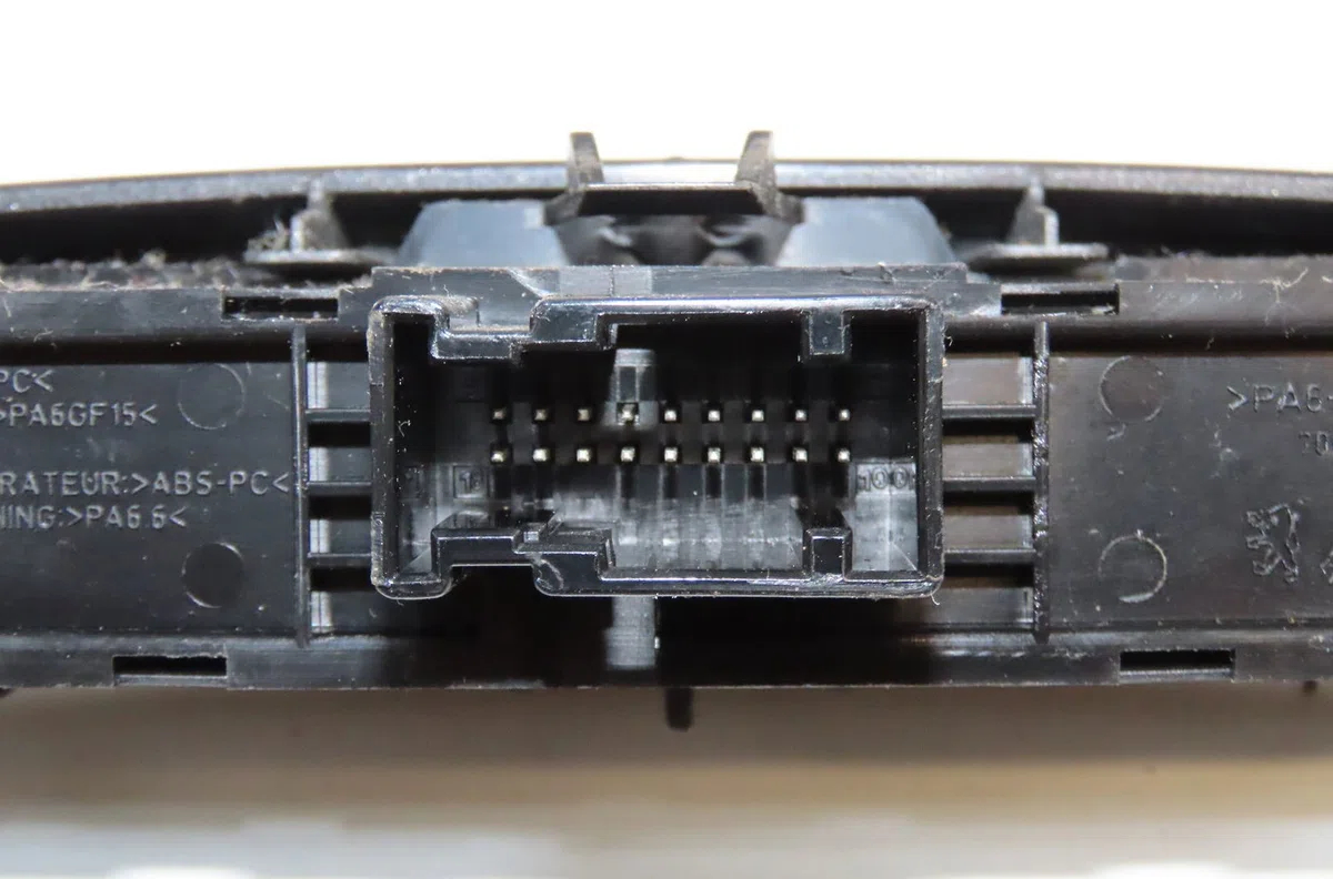 Bouton de warning Peugeot 308 I (4A_, 4C_) 1.6 hdi (2007-2014) 5 portes occasion — photo 3