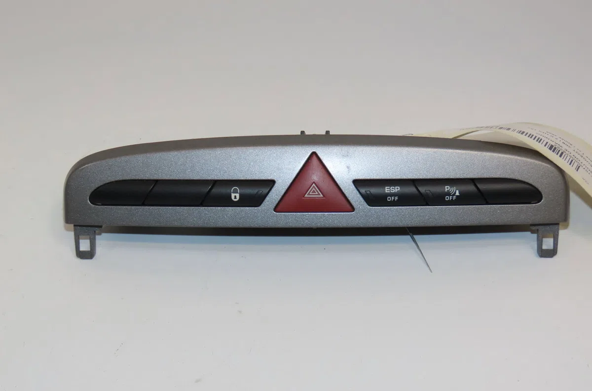Bouton de warning Peugeot 308 I (4A_, 4C_) 2.0 hdi (2007-2014) 3 portes occasion
