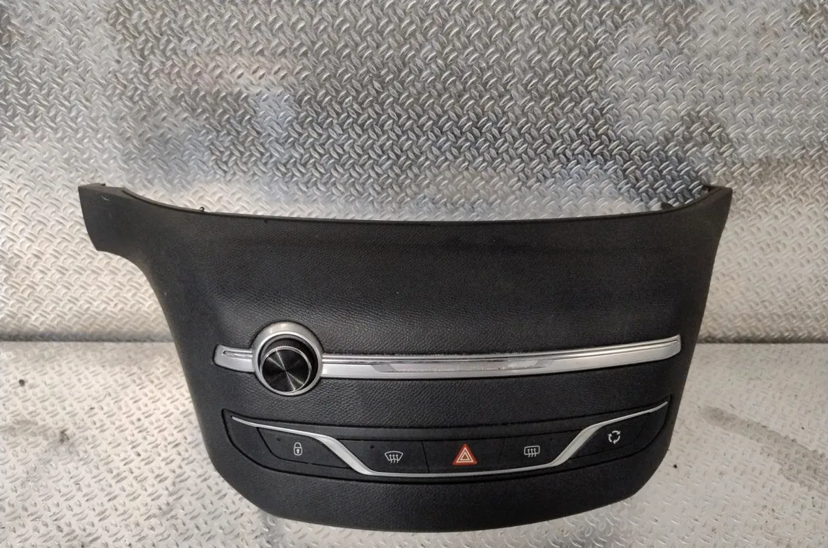 Bouton de warning Peugeot 308 II (LB_, LP_, LW_, LH_, L3_) 1.6 bluehdi 120 (2013-2021) occasion