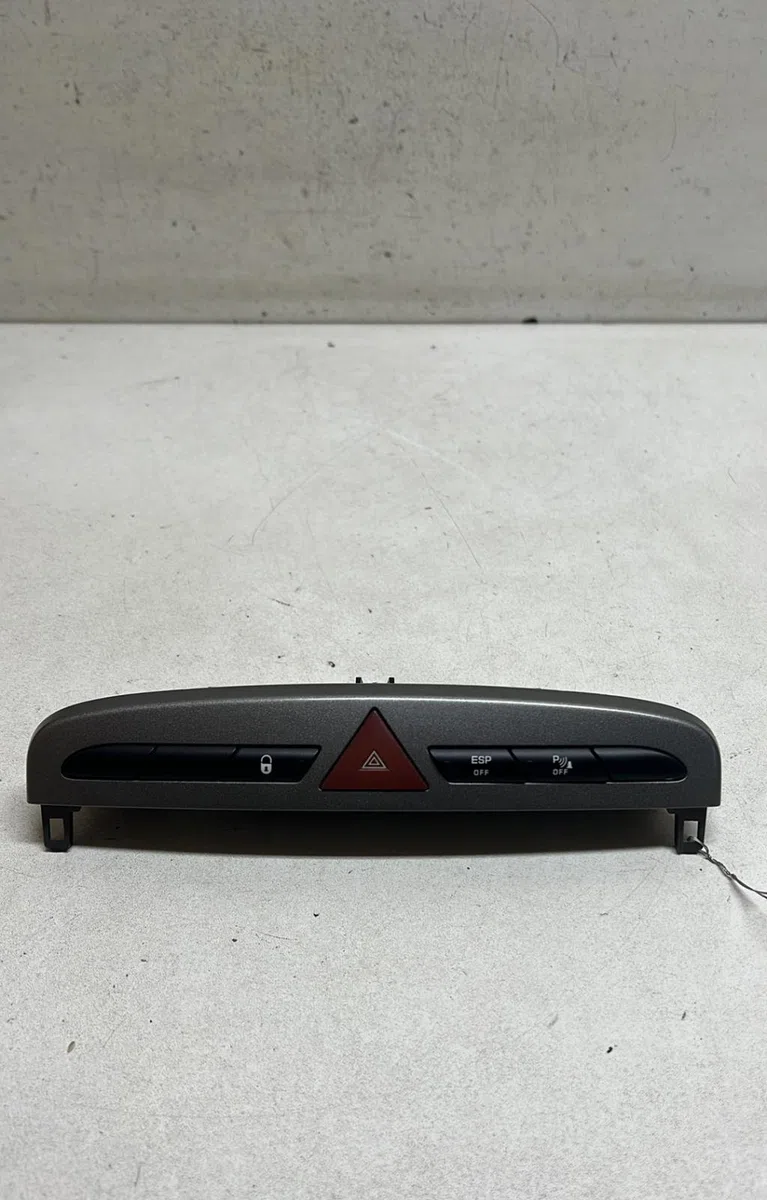 Bouton de warning Peugeot 308 SW I (4E_, 4H_) 1.6 hdi (2009-2014) occasion — photo 4