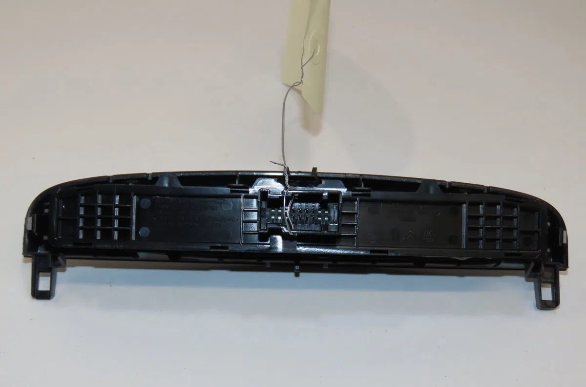 Bouton de warning Peugeot 308 SW I (4E_, 4H_) 1.6 hdi (2009-2014) occasion — photo 2