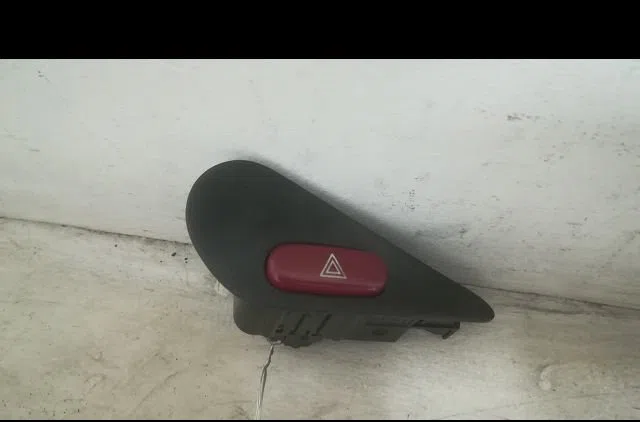 Bouton de warning Peugeot 406 (8B) 2.0 hdi 110 (1998-2001) 4 portes occasion