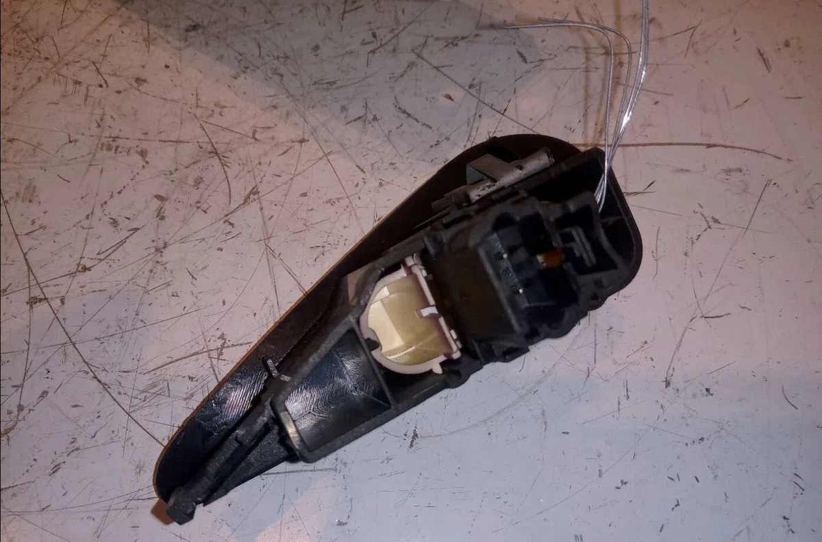 Bouton de warning Peugeot 406 (8B) 2.0 hdi 90 (1999-2004) occasion — photo 2