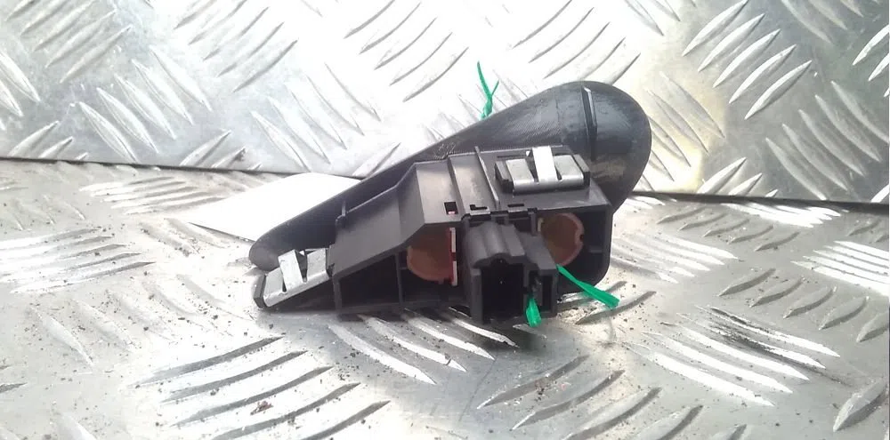 Bouton de warning Peugeot 406 Break (8E-F) 2.0 hdi 110 (1999-2004) 5 portes occasion — photo 2