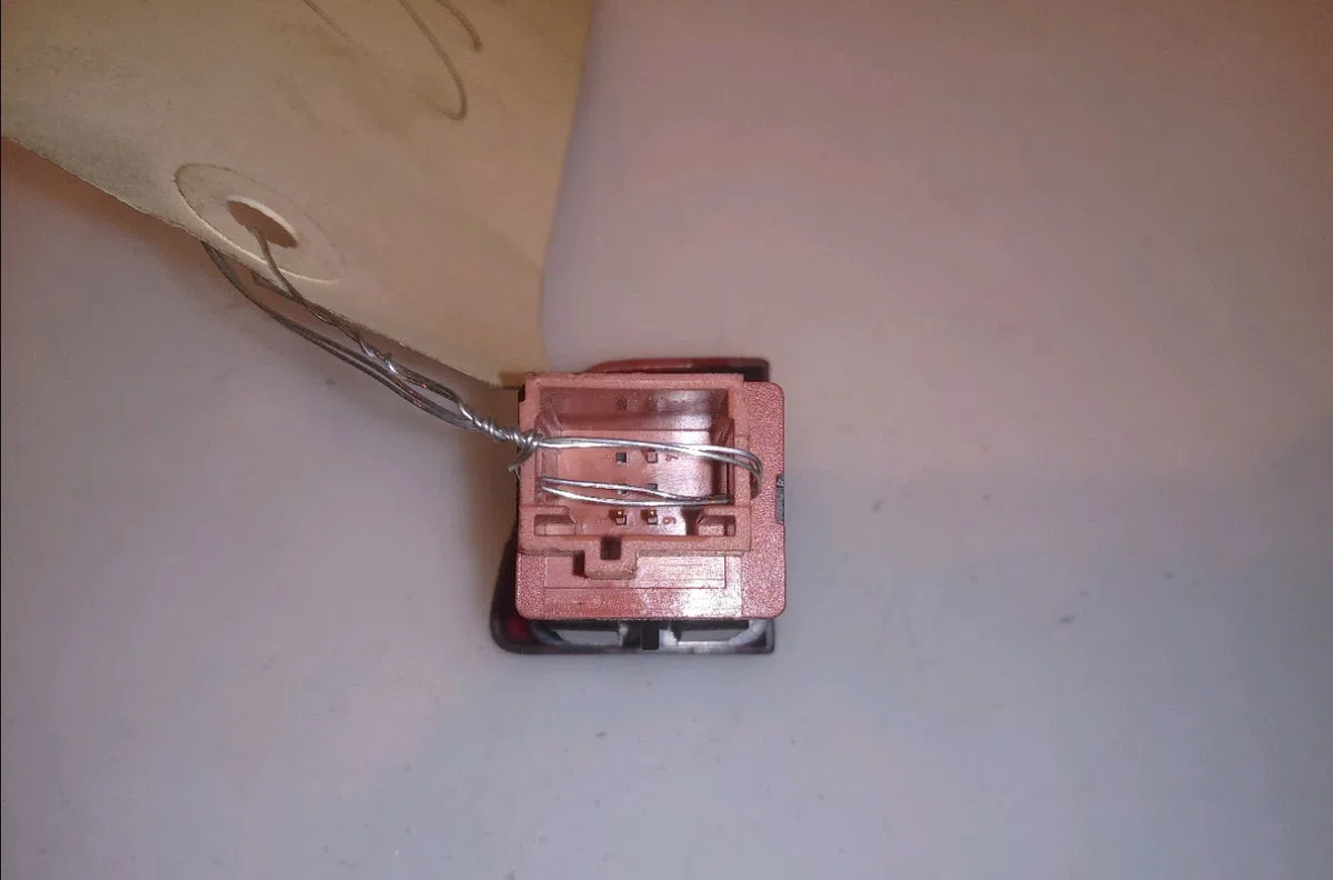 Bouton de warning Peugeot 5008 (0U_, 0E_) 2.0 hdi 150 - bluehdi 150 (2009-2017) 5 portes occasion — photo 2