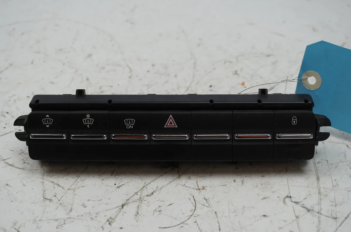 Bouton de warning Peugeot 5008 (0U_, 0E_) 2.0 hdi 150 - bluehdi 150 (2009-2017) 5 portes occasion