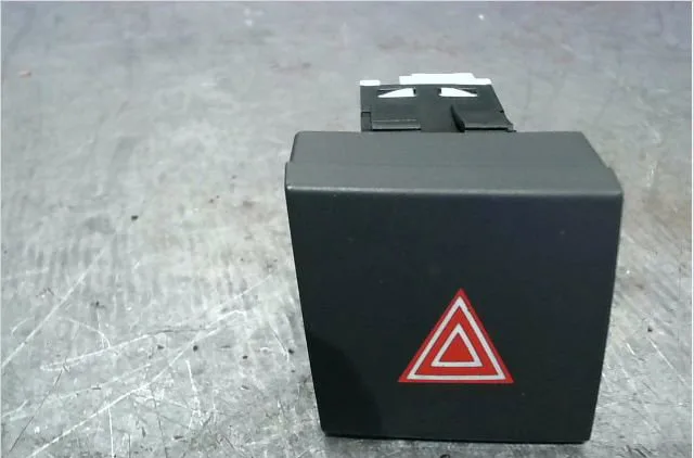 Bouton de warning Peugeot 508 I (8D_) 1.6 bluehdi 120 (2014-2018) occasion